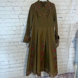 Pocahontas dress. Girls costume in brown. Long sleeve. Fringe trim. Halloween